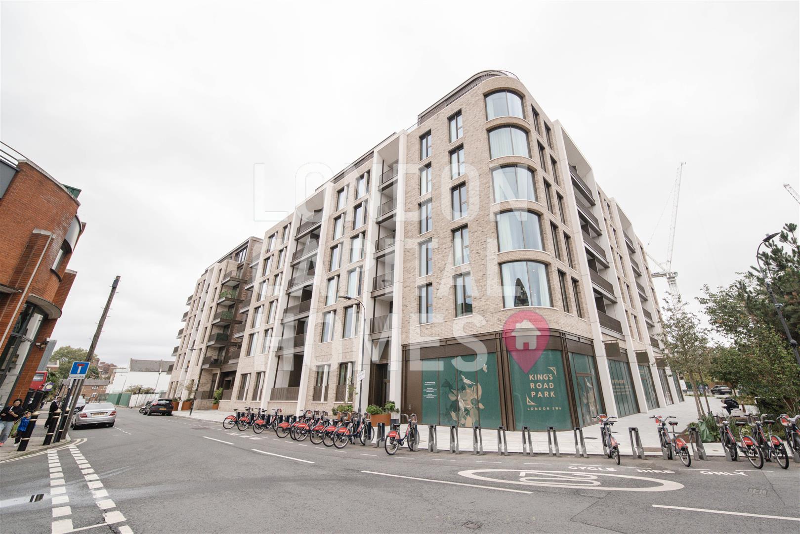 2 bed property in Hampton House, Michael Road, LONDON